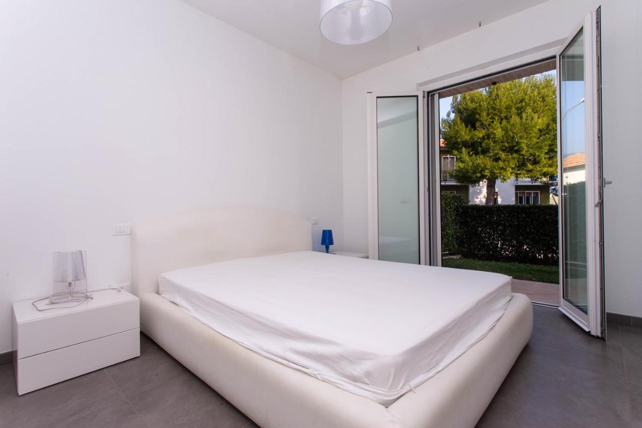S018 - Sirolo, Nuovissimo Trilocale In Pietra Con Giardino Dx Apartment Екстериор снимка