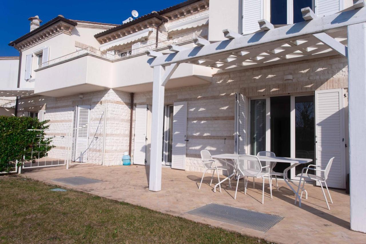 S018 - Sirolo, Nuovissimo Trilocale In Pietra Con Giardino Dx Apartment Екстериор снимка