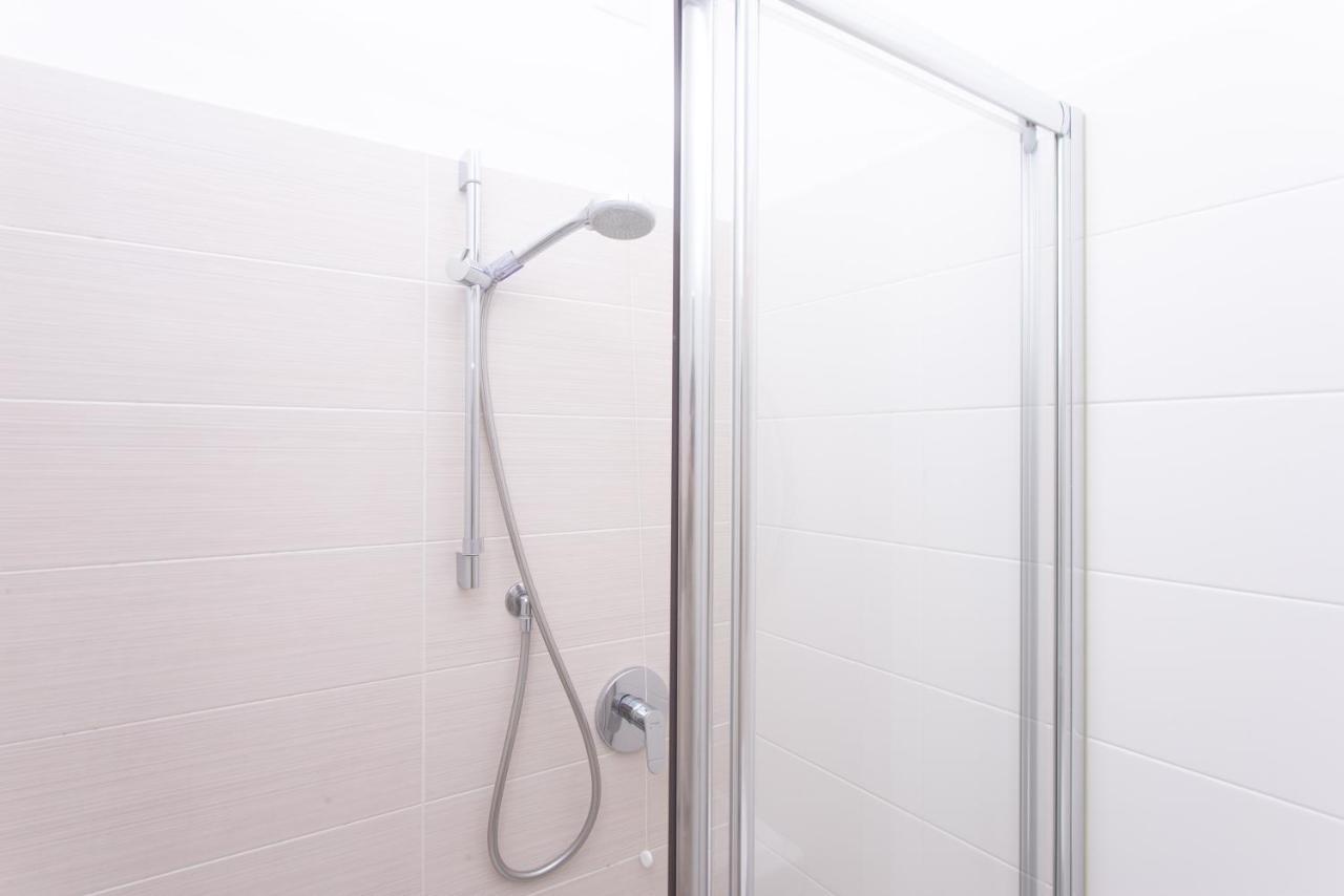 S018 - Sirolo, Nuovissimo Trilocale In Pietra Con Giardino Dx Apartment Екстериор снимка