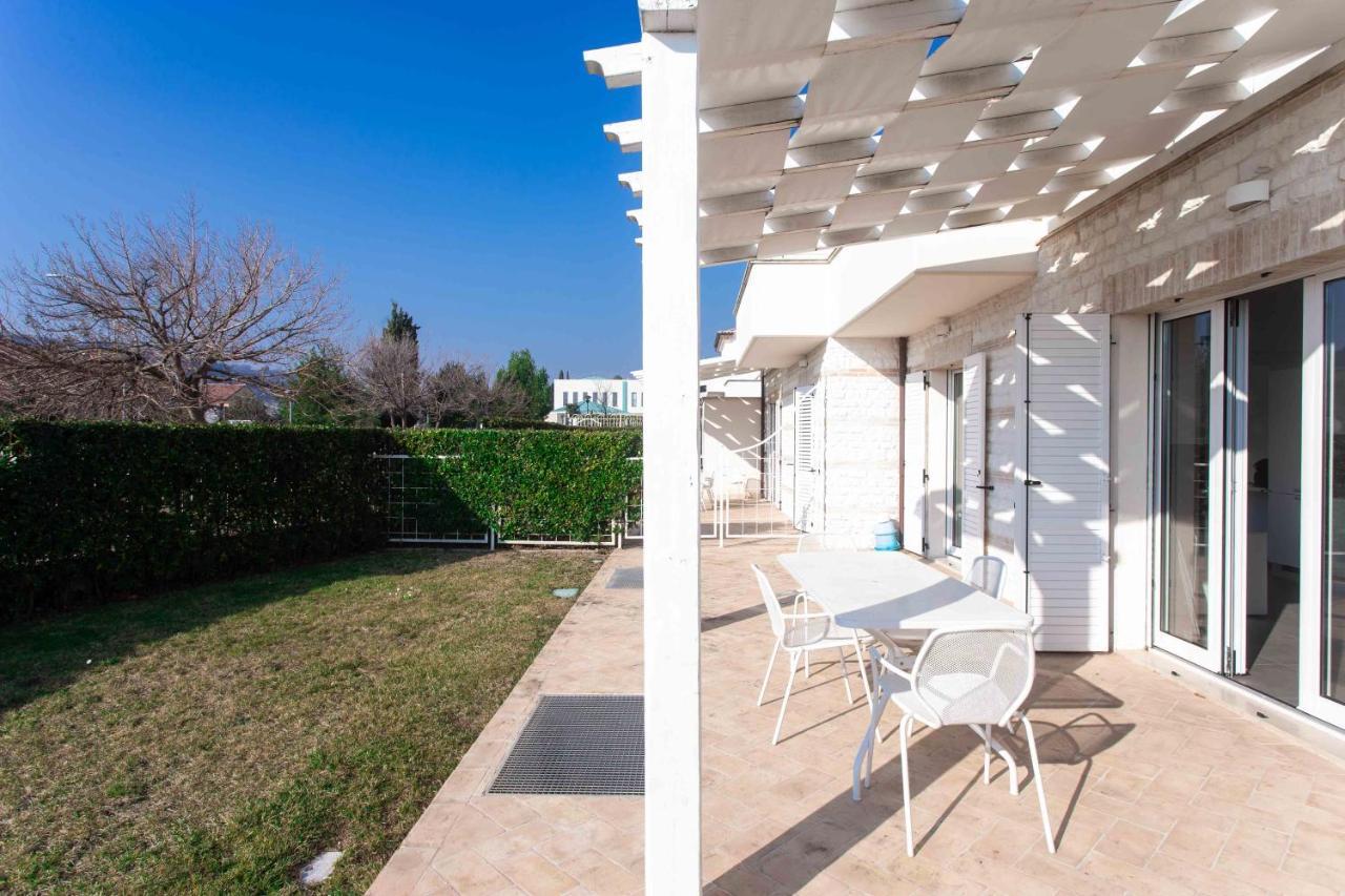 S018 - Sirolo, Nuovissimo Trilocale In Pietra Con Giardino Dx Apartment Екстериор снимка