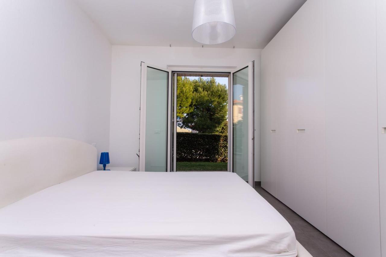 S018 - Sirolo, Nuovissimo Trilocale In Pietra Con Giardino Dx Apartment Екстериор снимка